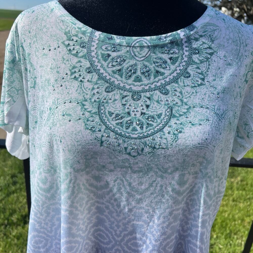WORLD UNITY Women’s XL, Ombré T-shirt, Shades of Blue and Teal.